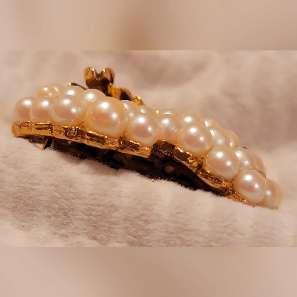 VINTAGE UNSIGNED FAUX PEARL GRAPE CLUSTER GOLD JEWELRY PIN/BROOCH
